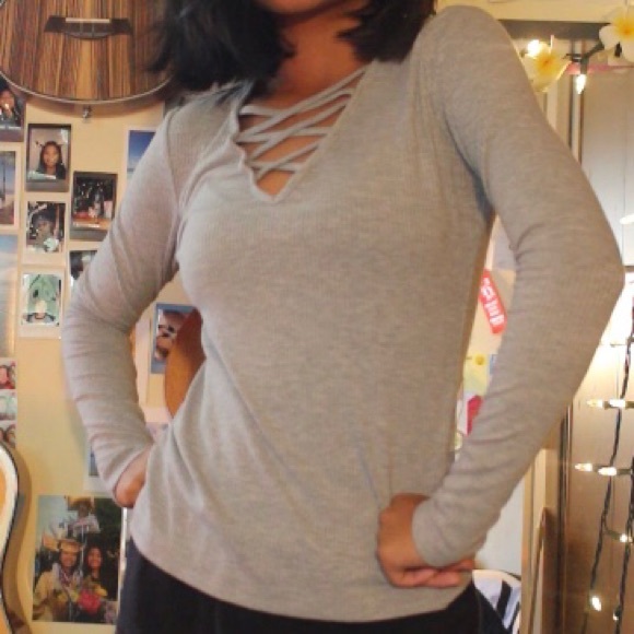 Mossimo Gray V Neck Long Sleeve - Picture 2 of 5